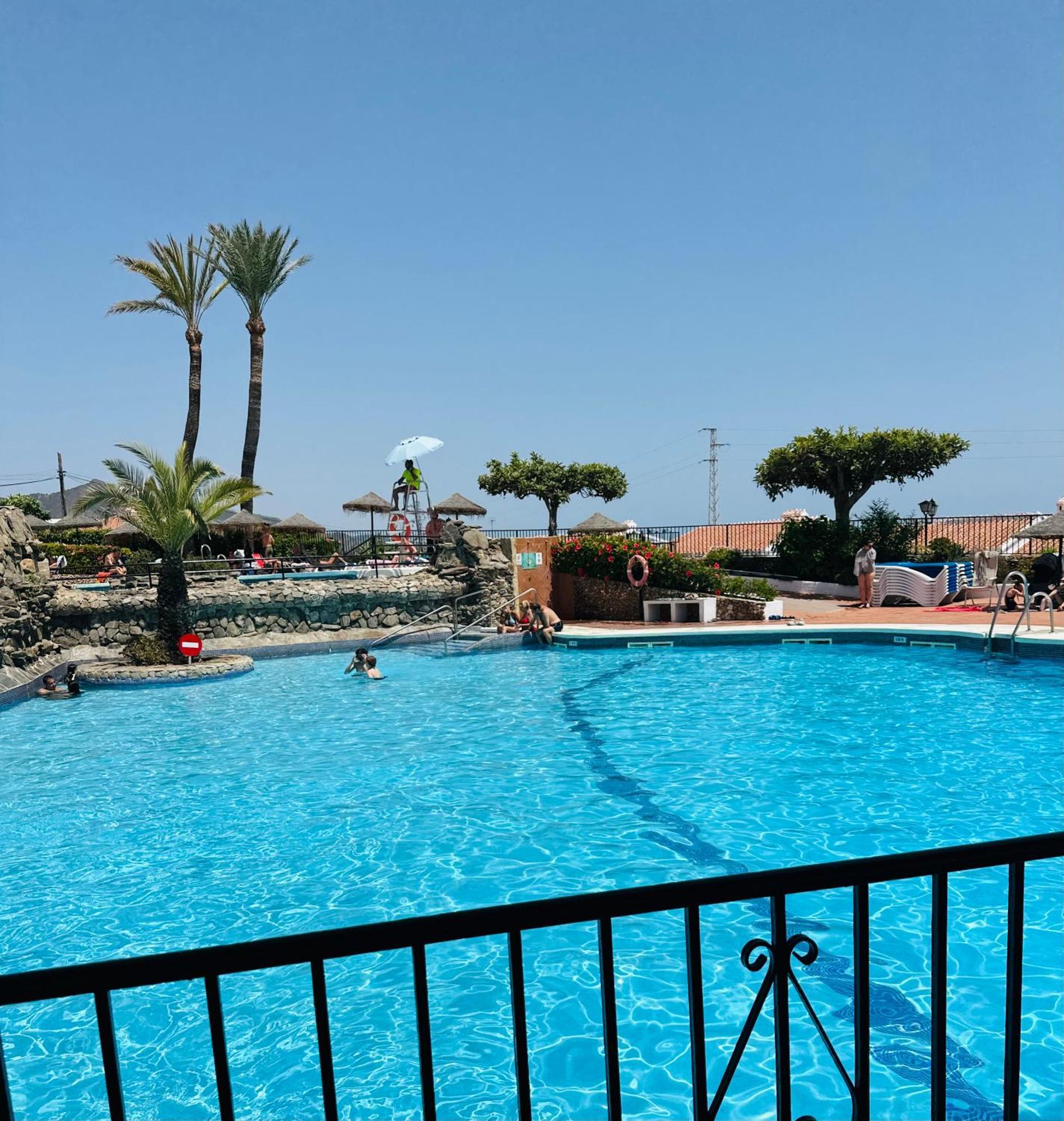 Right By The Pool Area In Capistrano Village! Nerja Esterno foto
